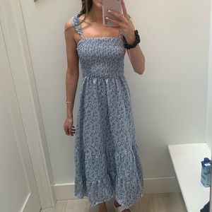 Storia Blue and White Floral Dress